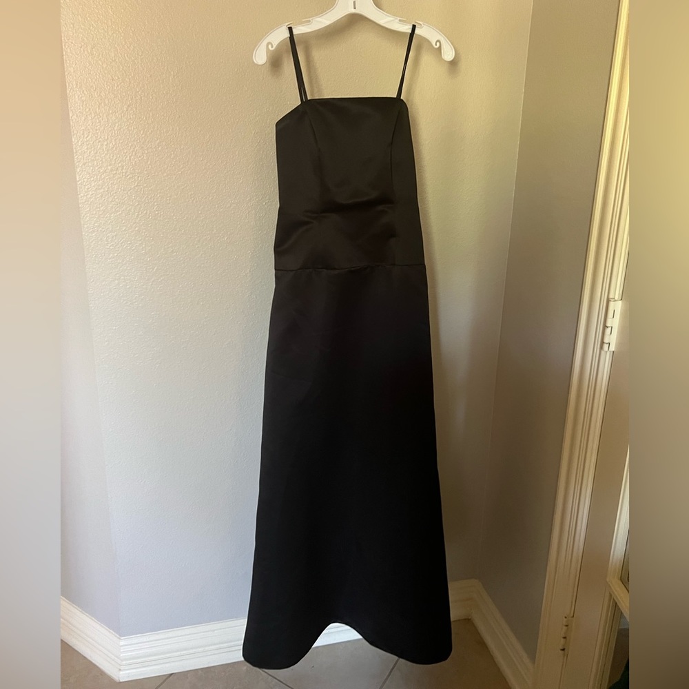 WToo An elegant and classy evening dress